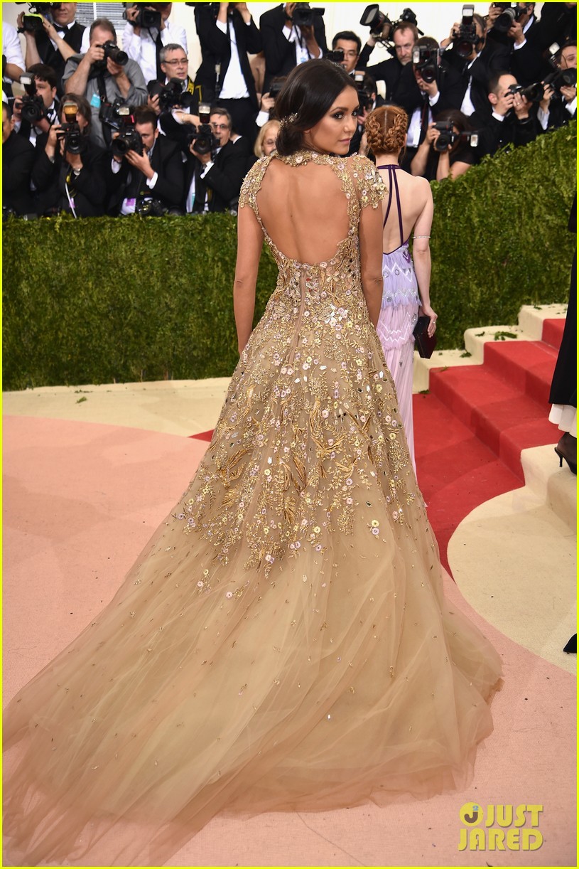 nina-dobrev-arrives-met-gala-03