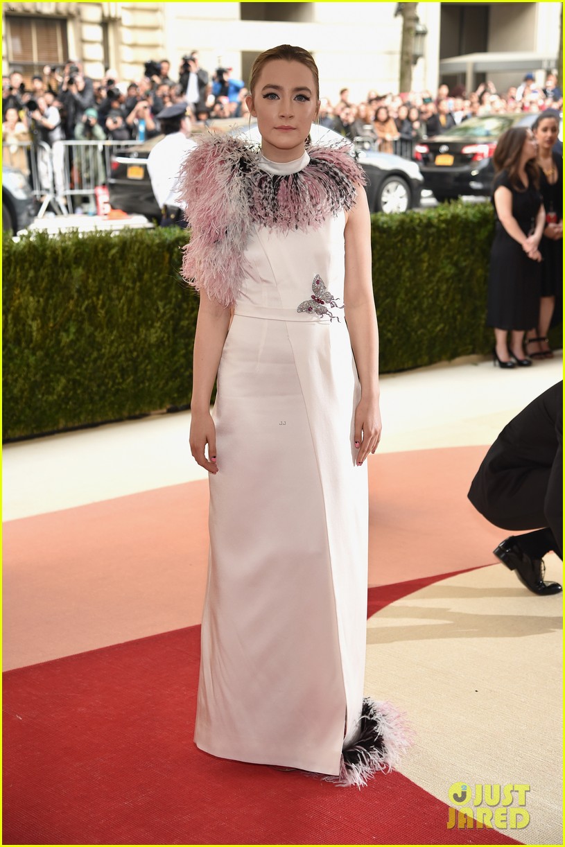 saoirse-ronan-2016-met-gala-03